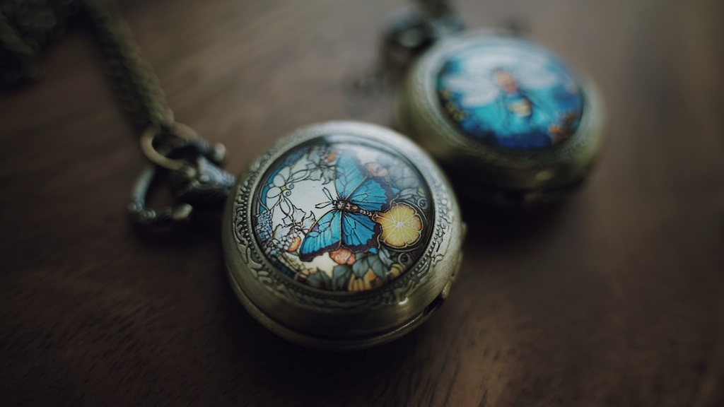 蜜蜂ト蝶々の懐中時計