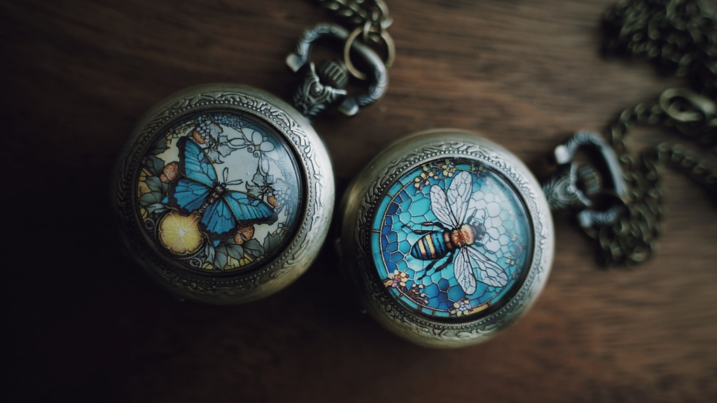 蜜蜂ト蝶々の懐中時計