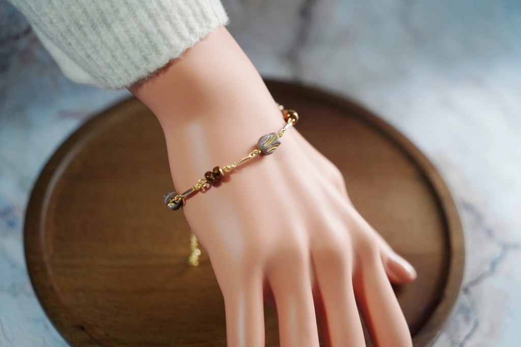 鳩羽色のブレスレット