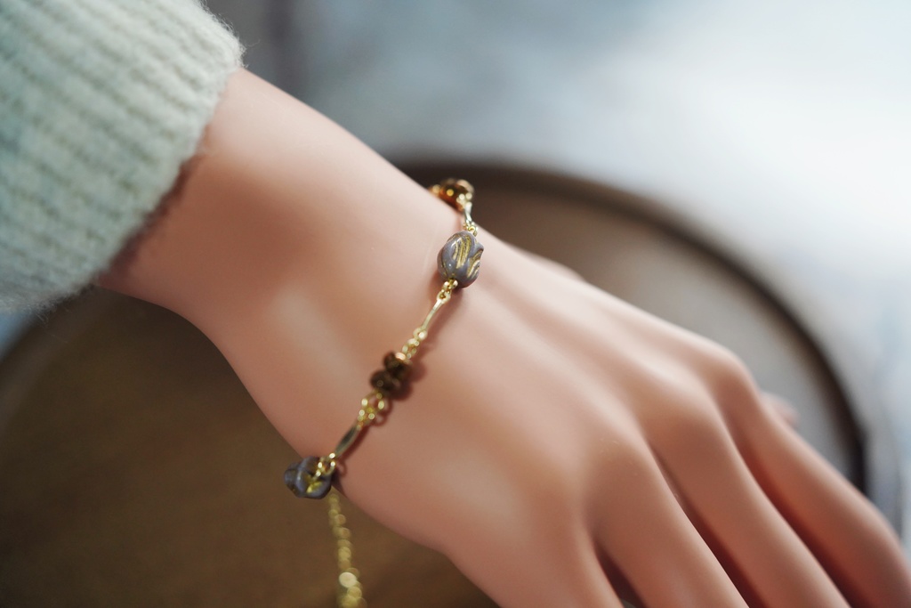 鳩羽色のブレスレット