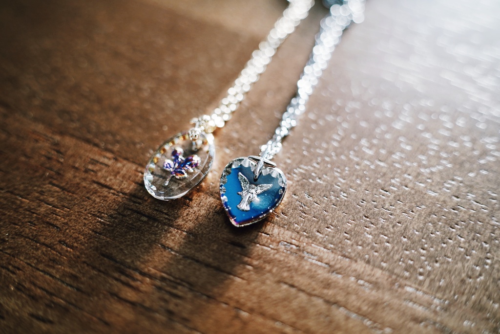 薔薇と天使の首飾り