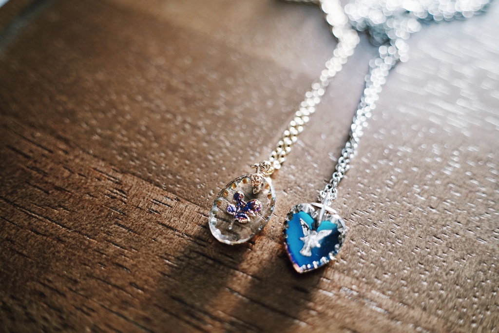 薔薇と天使の首飾り