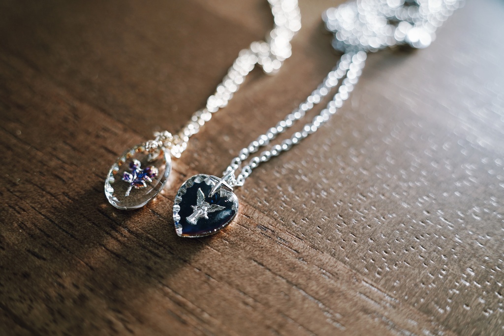 薔薇と天使の首飾り