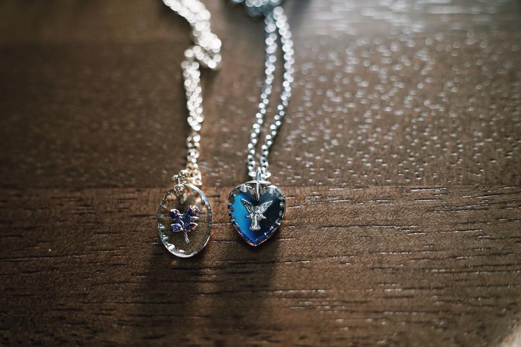 薔薇と天使の首飾り