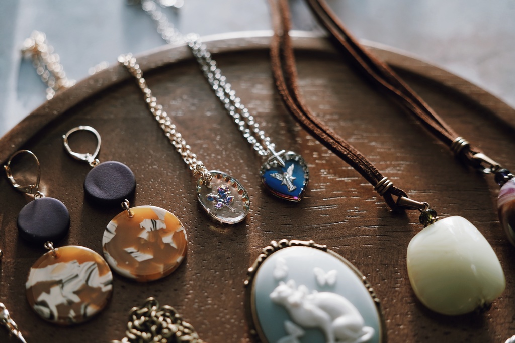 薔薇と天使の首飾り