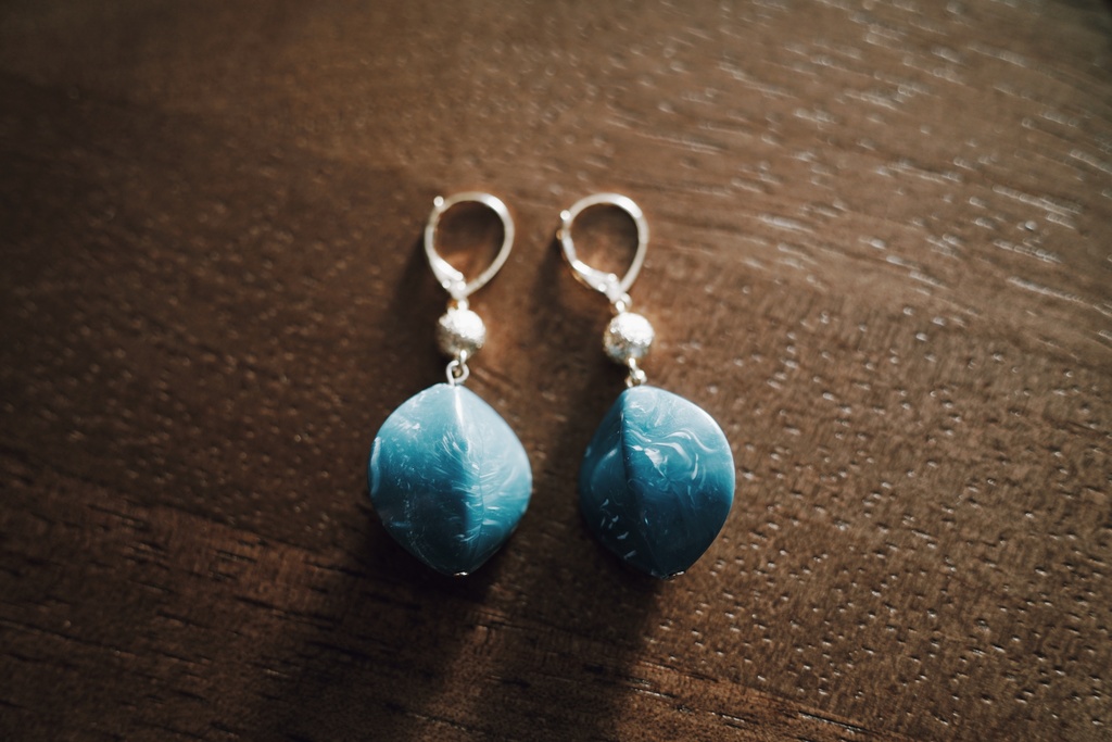 ヴィンテージアクリルの耳飾り