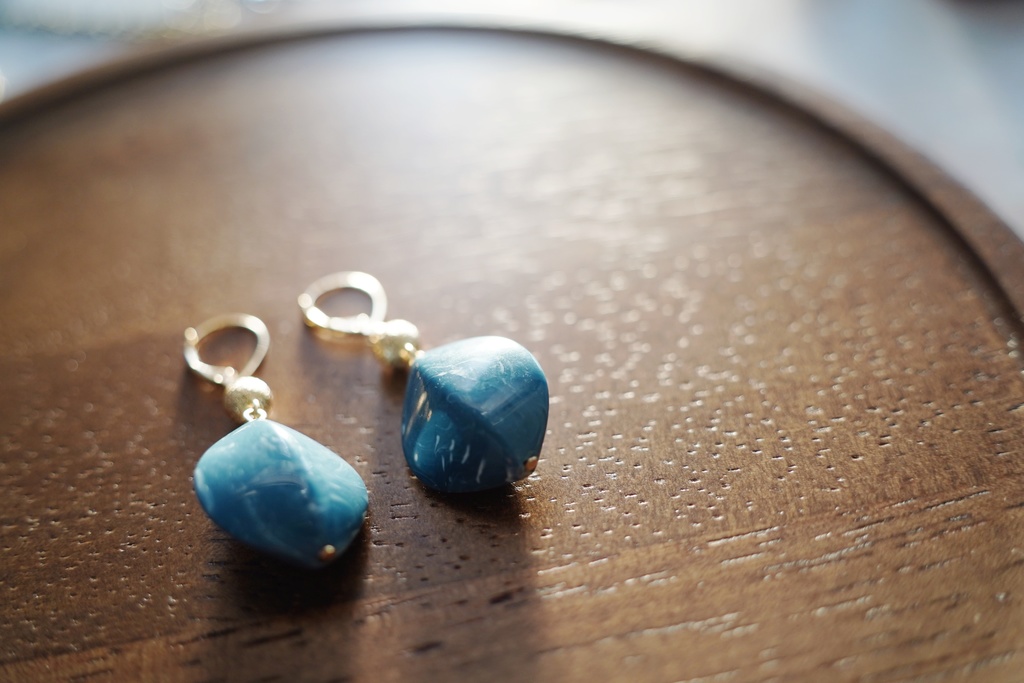 ヴィンテージアクリルの耳飾り