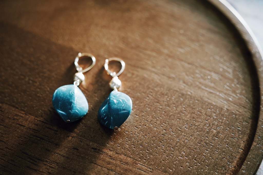 ヴィンテージアクリルの耳飾り