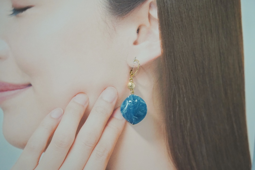 ヴィンテージアクリルの耳飾り