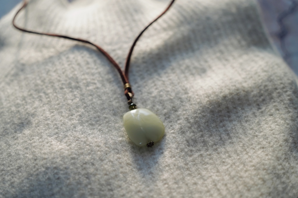 ヴィンテージアクリルの首飾り