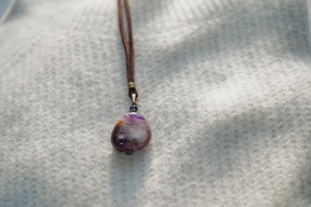 ヴィンテージアクリルの首飾り