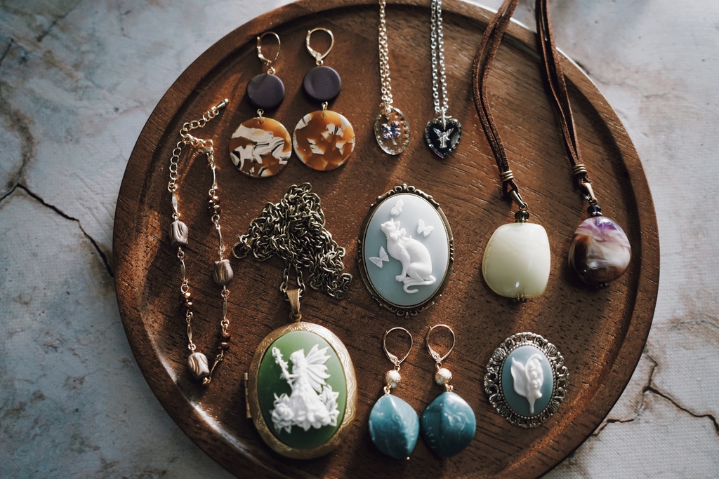 ヴィンテージアクリルの首飾り