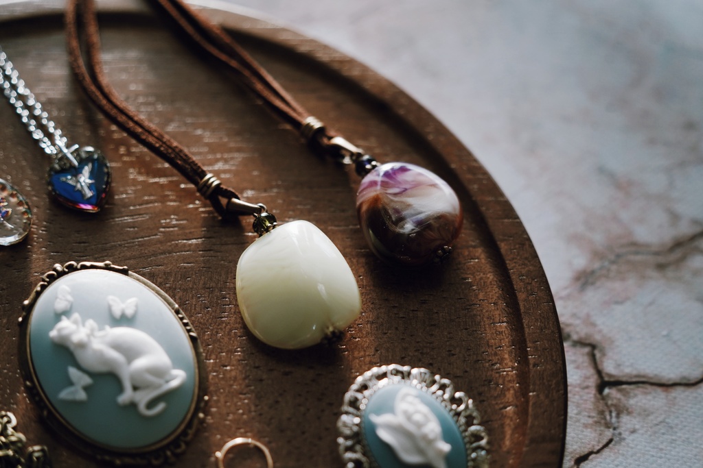 ヴィンテージアクリルの首飾り