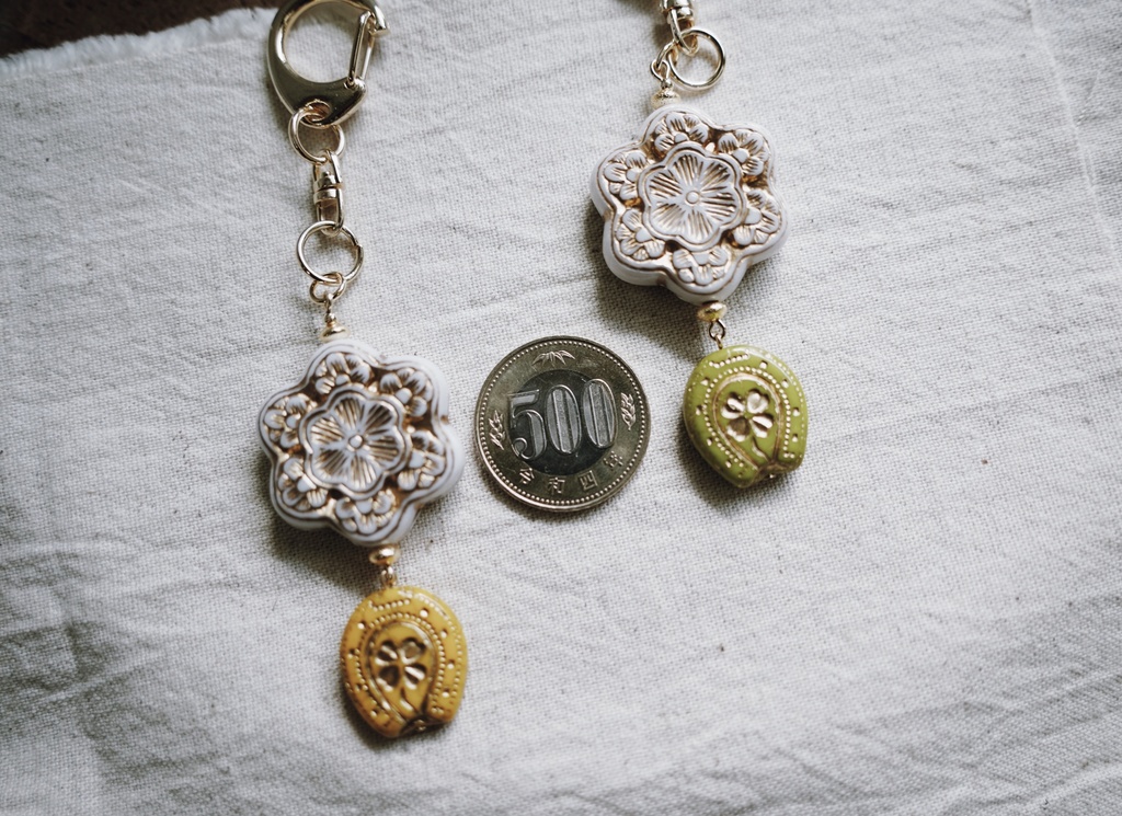 馬蹄とクローバーのキーホルダー