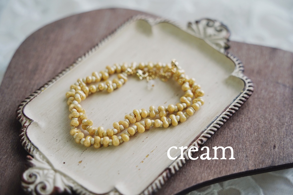 くすみカラーのロングブレスレット