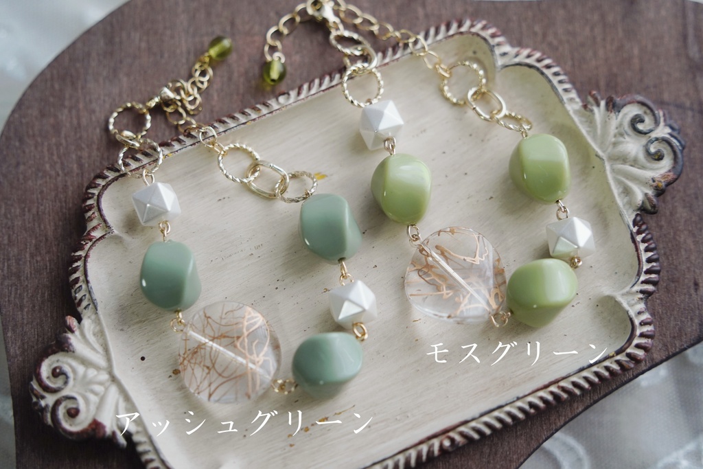 ニュアンスグリーンのブレスレット