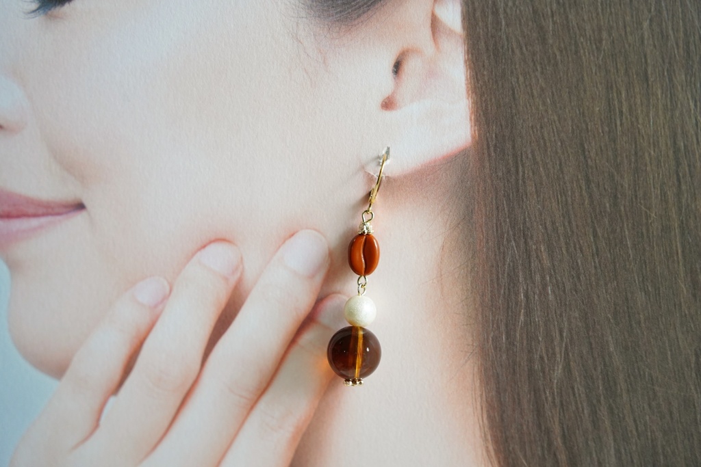 アイス珈琲色の耳飾り