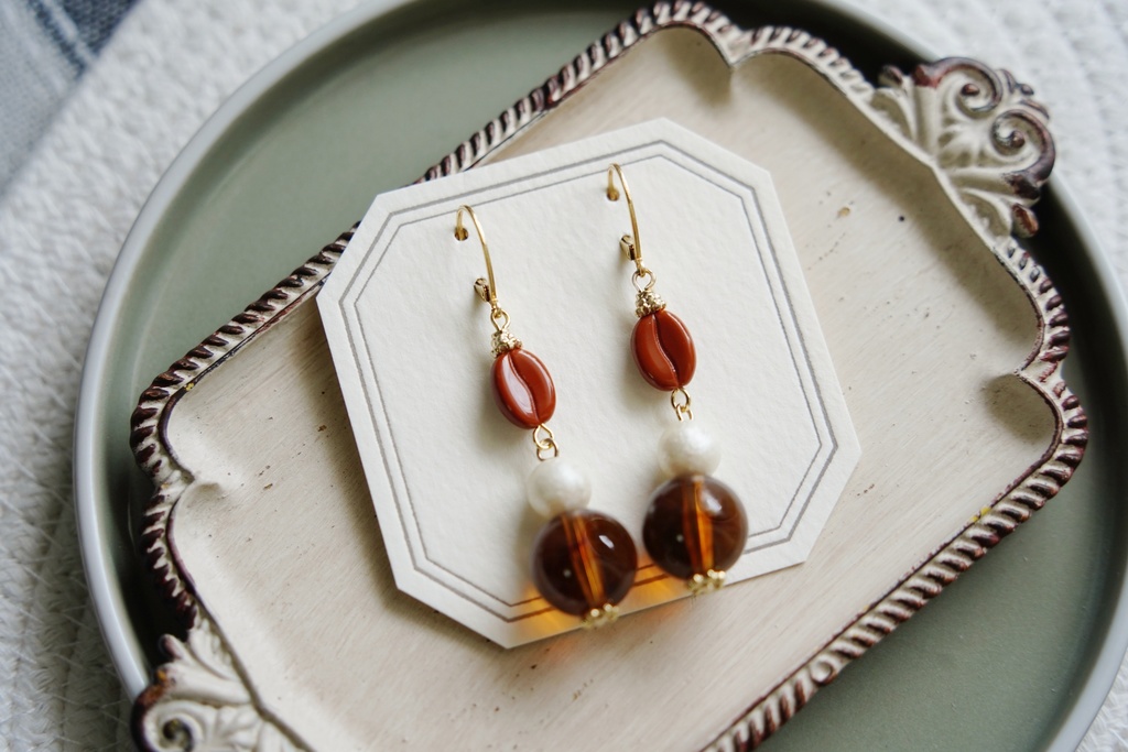 アイス珈琲色の耳飾り