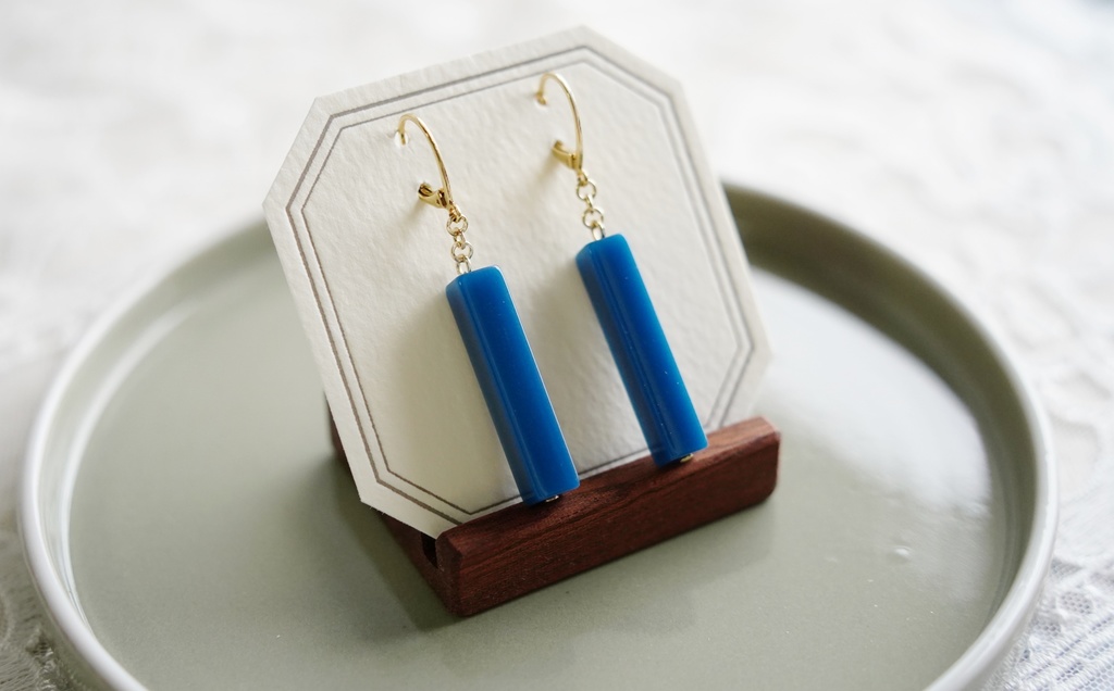 四角柱の耳飾り