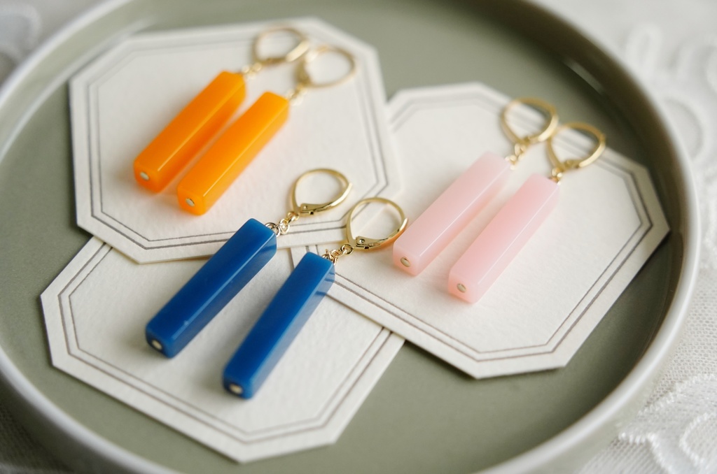 四角柱の耳飾り