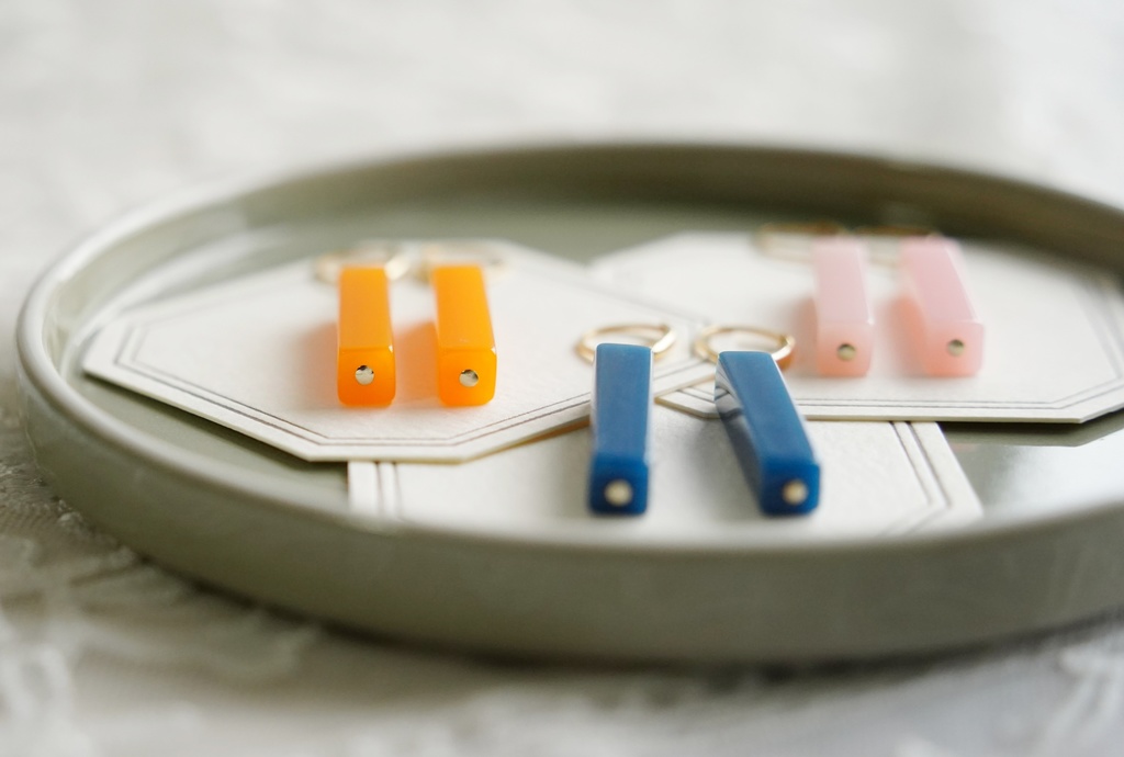 四角柱の耳飾り