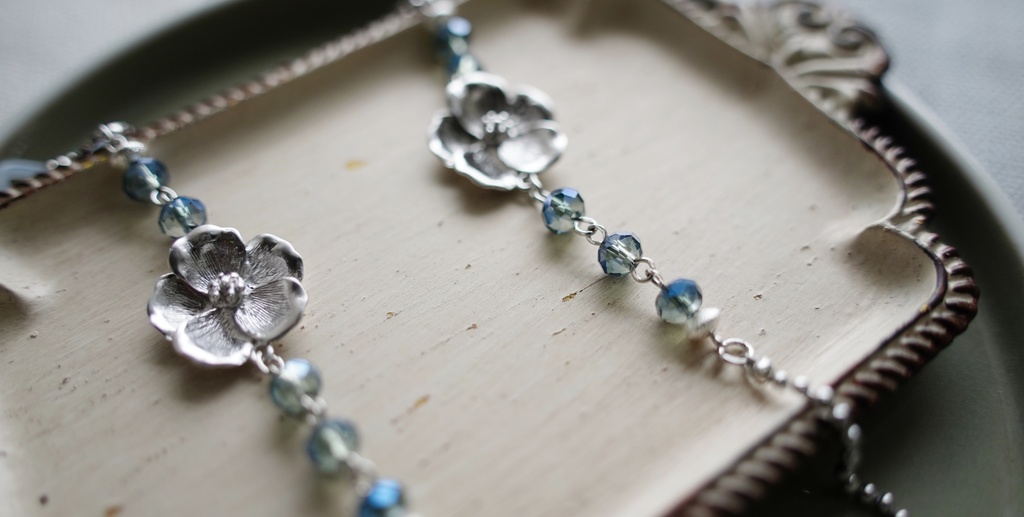 ボタニカルフラワーの眼鏡チェーン