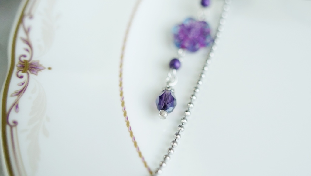 アシンメトリーな華の眼鏡チェーン