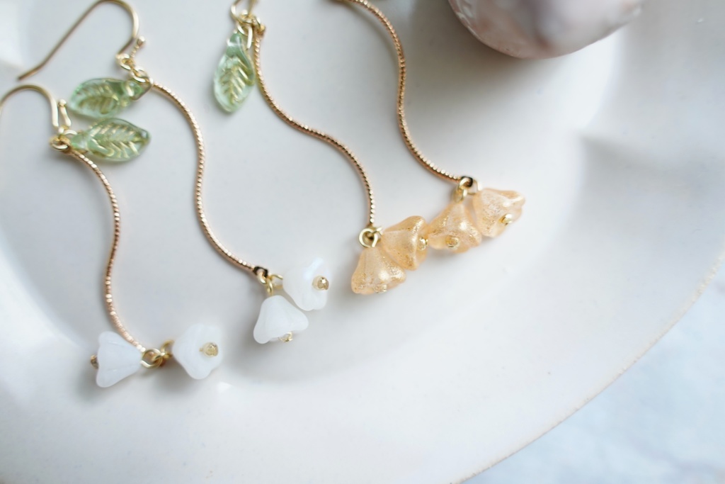 ベルフラワーのロングピアス