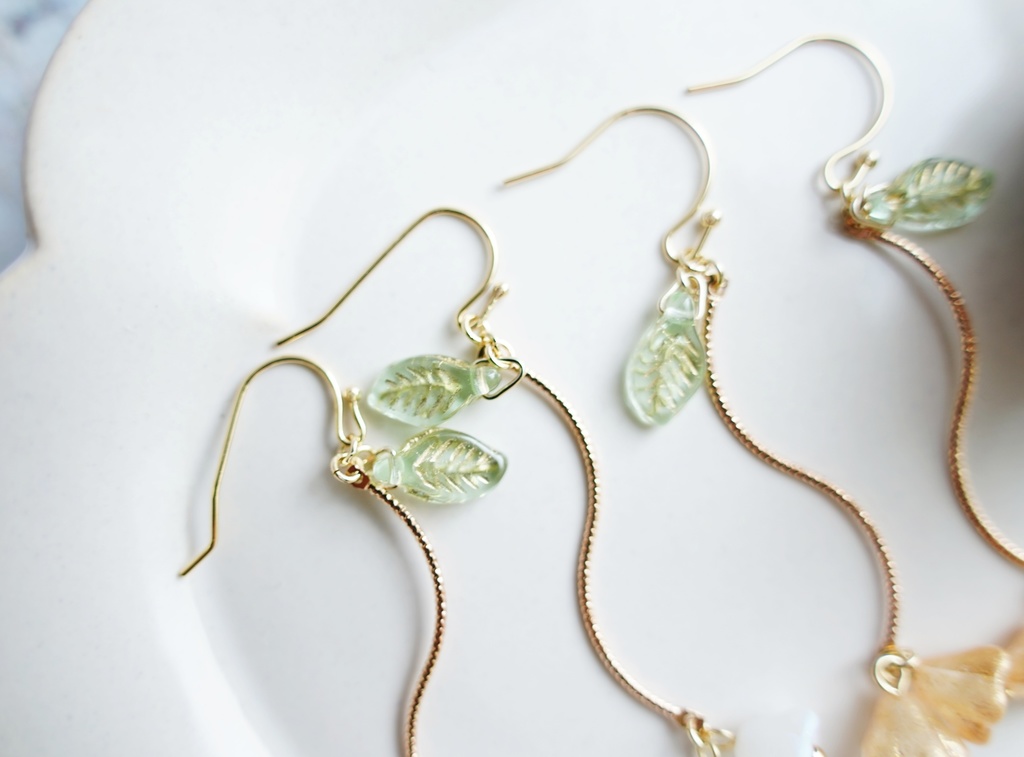 ベルフラワーのロングピアス