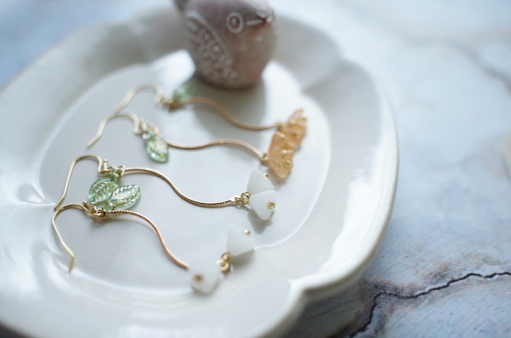 ベルフラワーのロングピアス