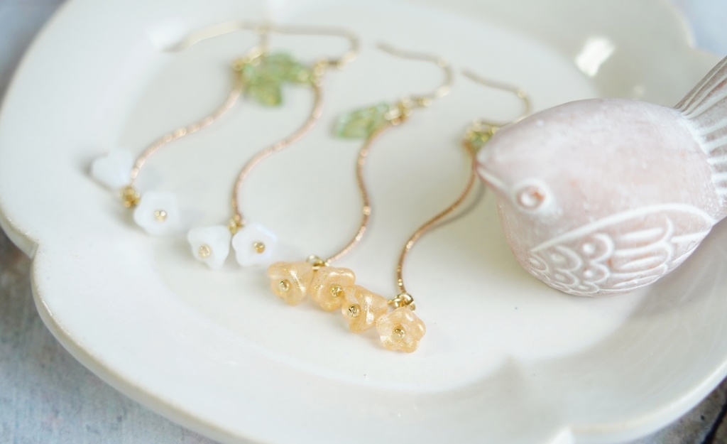 ベルフラワーのロングピアス