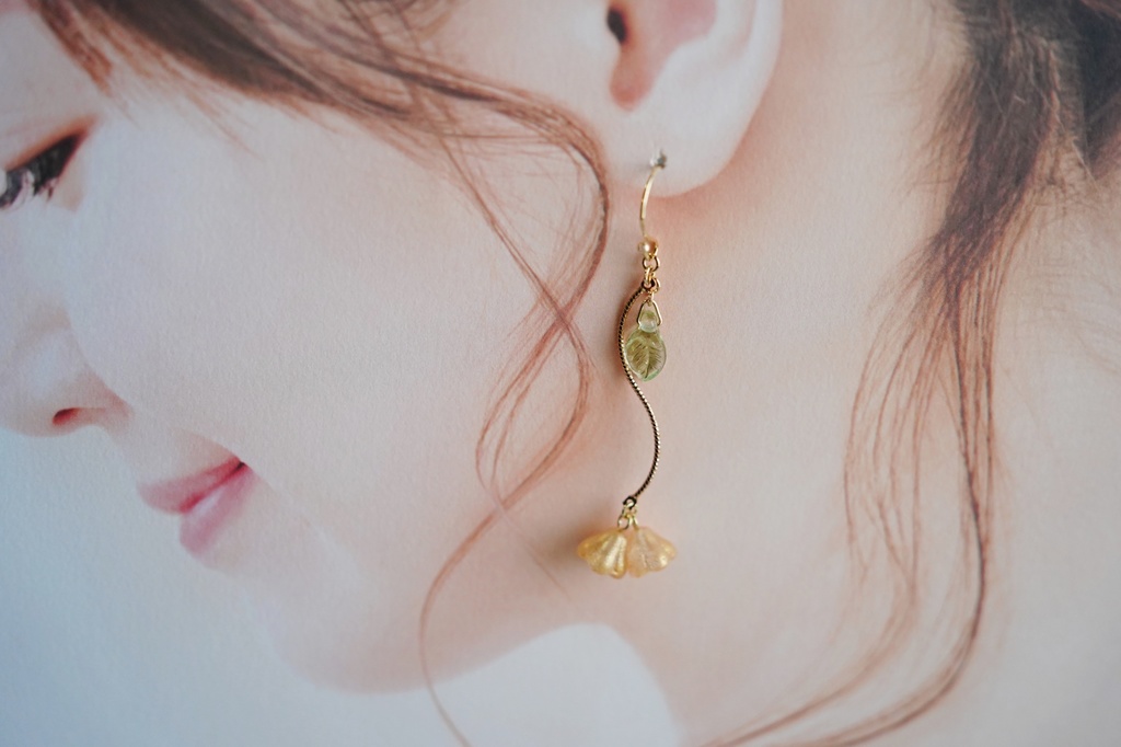ベルフラワーのロングピアス
