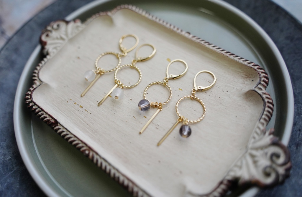 フープツイストの耳飾り