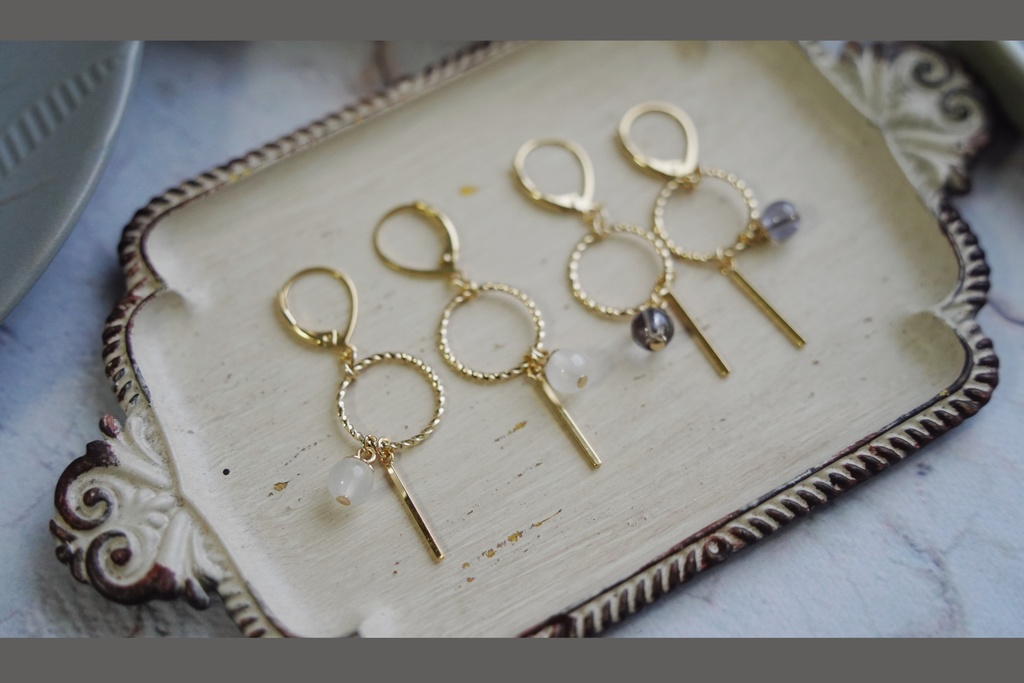 フープツイストの耳飾り