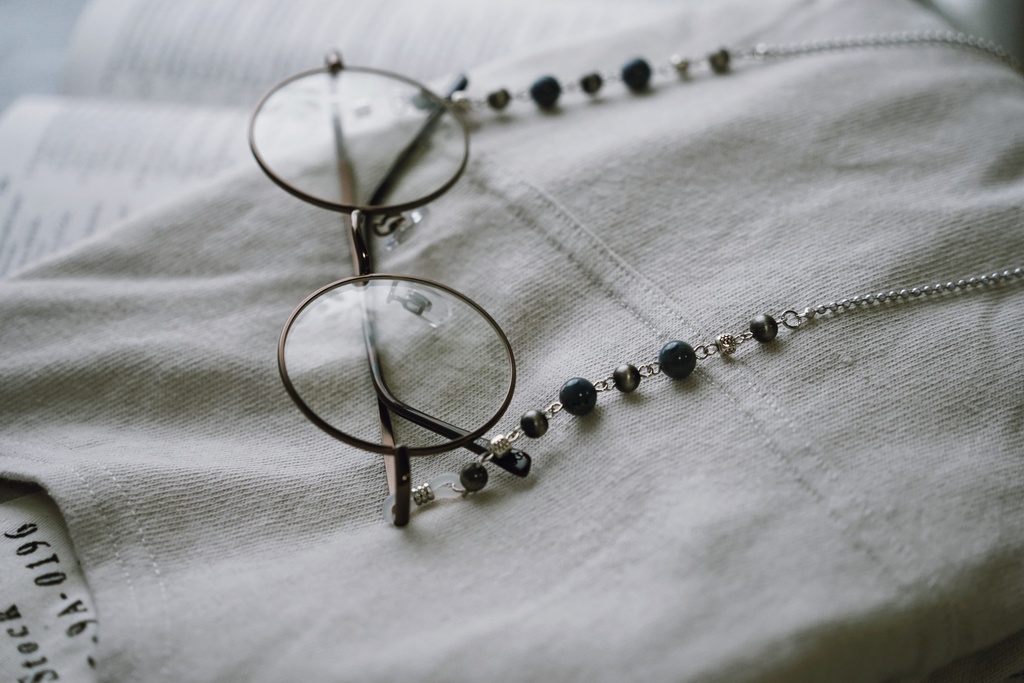 くすみBlue×grayの眼鏡チェーン