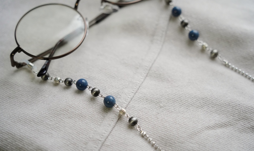 くすみBlue×grayの眼鏡チェーン