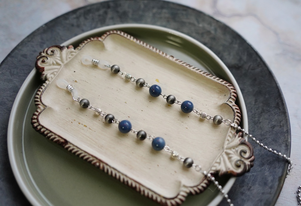 くすみBlue×grayの眼鏡チェーン