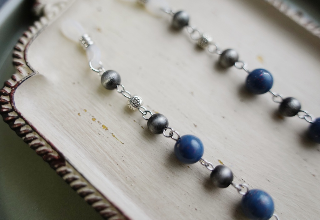 くすみBlue×grayの眼鏡チェーン