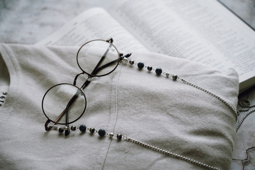 くすみBlue×grayの眼鏡チェーン