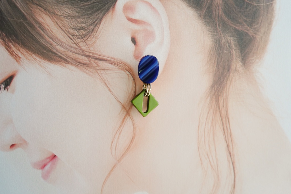 Germany ヴィンテージアクリルの耳飾り