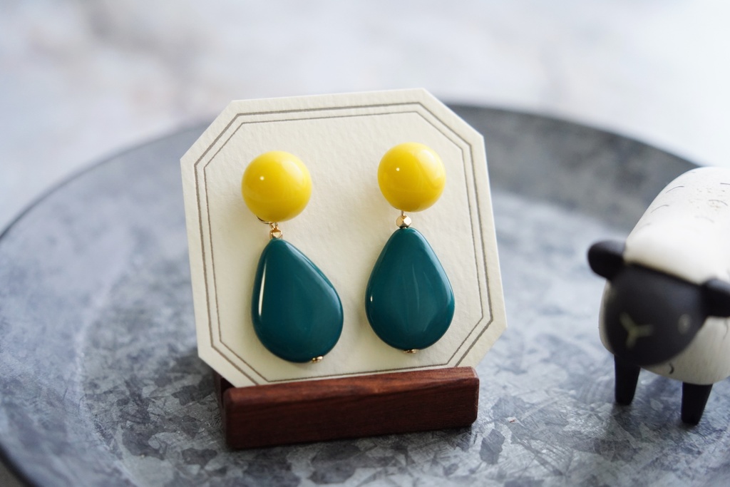 Germany ヴィンテージアクリルの耳飾り