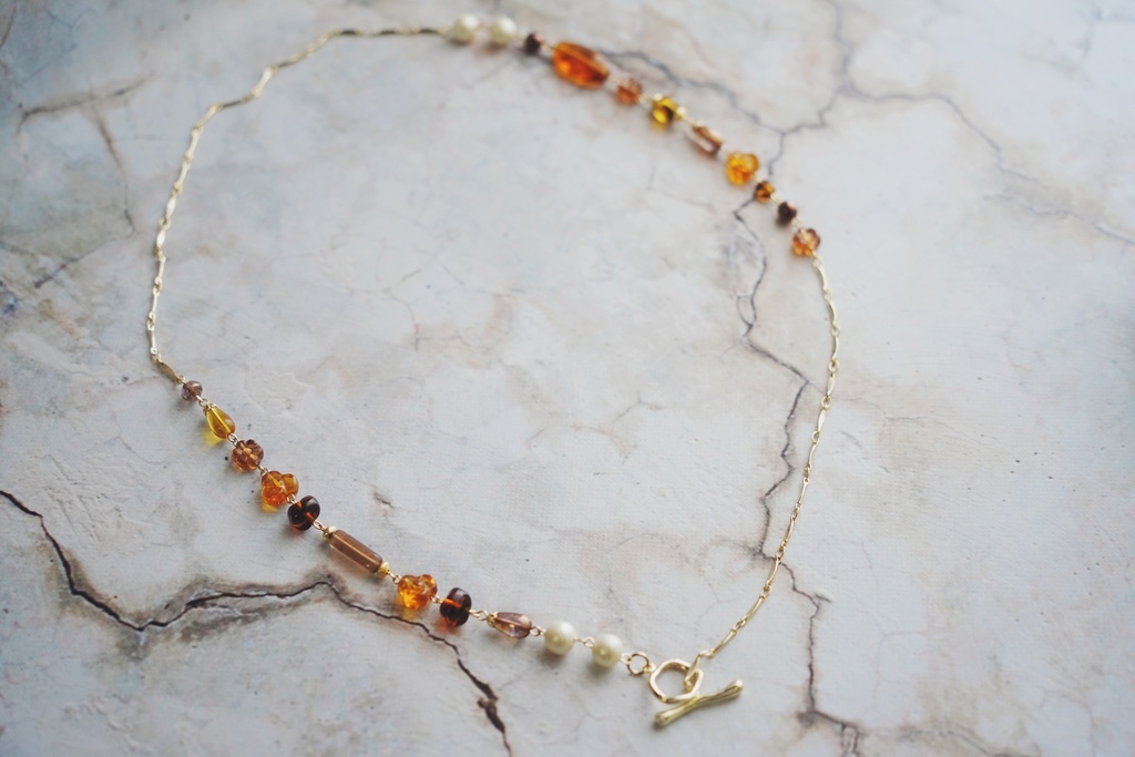 ランダムチェコビーズのロングネックレス【caramel&honey brown】