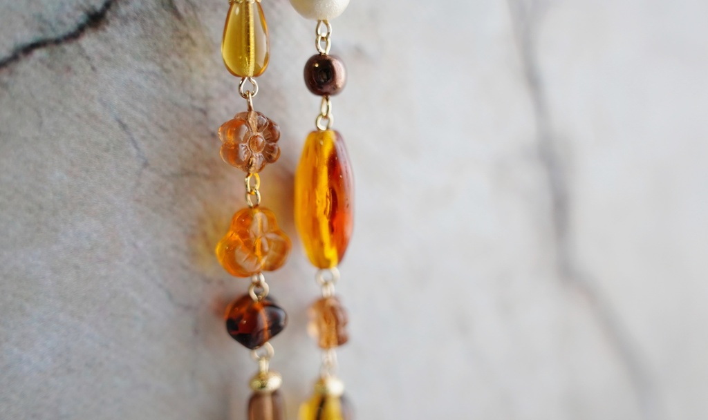 ランダムチェコビーズのロングネックレス【caramel&honey brown】