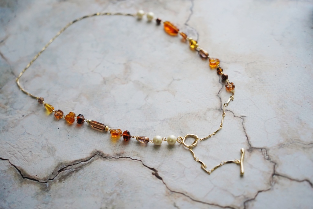 ランダムチェコビーズのロングネックレス【caramel&honey brown】