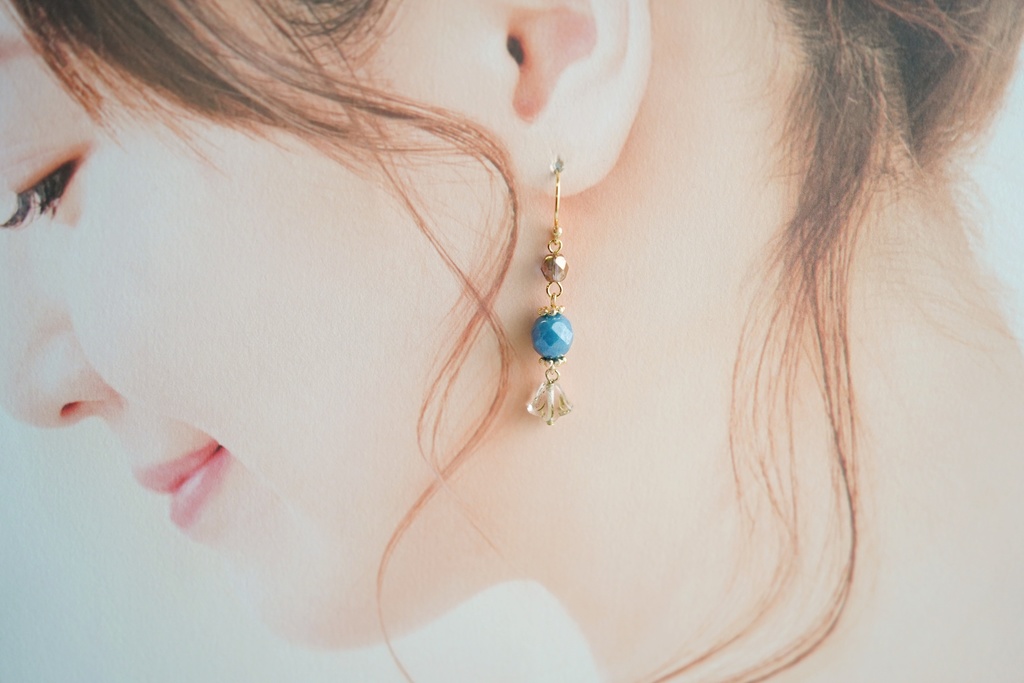 透明な百合の耳飾り