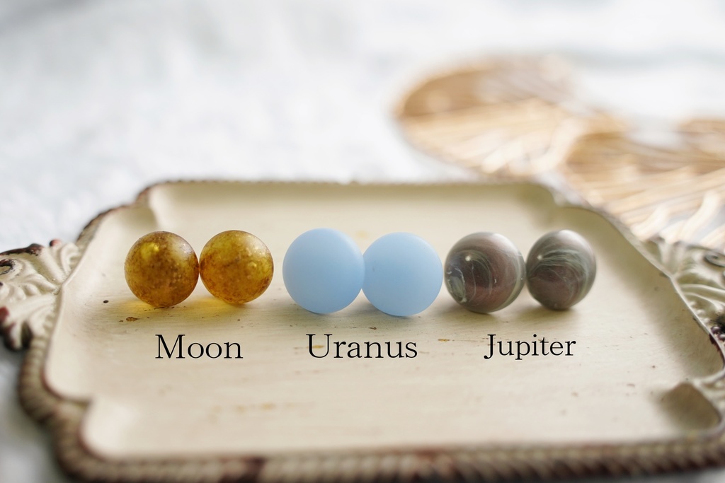 月と惑星の耳飾り