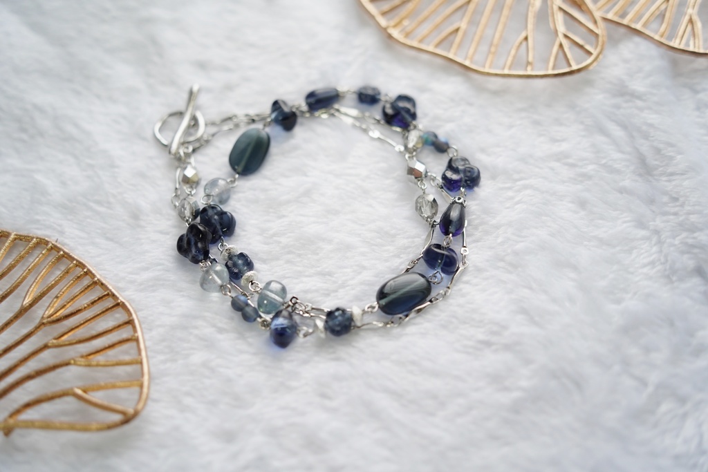 ランダムチェコビーズのロングネックレス【Winter night sky&ice blue】