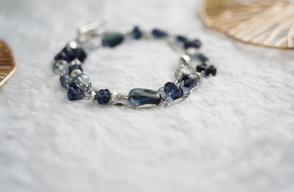 ランダムチェコビーズのロングネックレス【Winter night sky&ice blue】