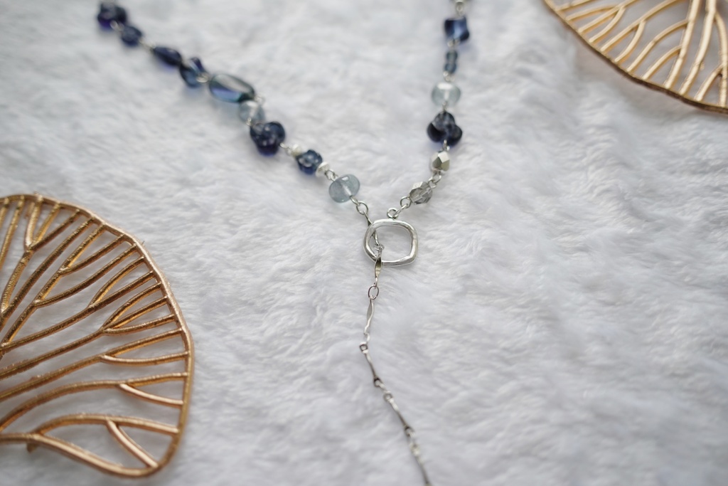 ランダムチェコビーズのロングネックレス【Winter night sky&ice blue】