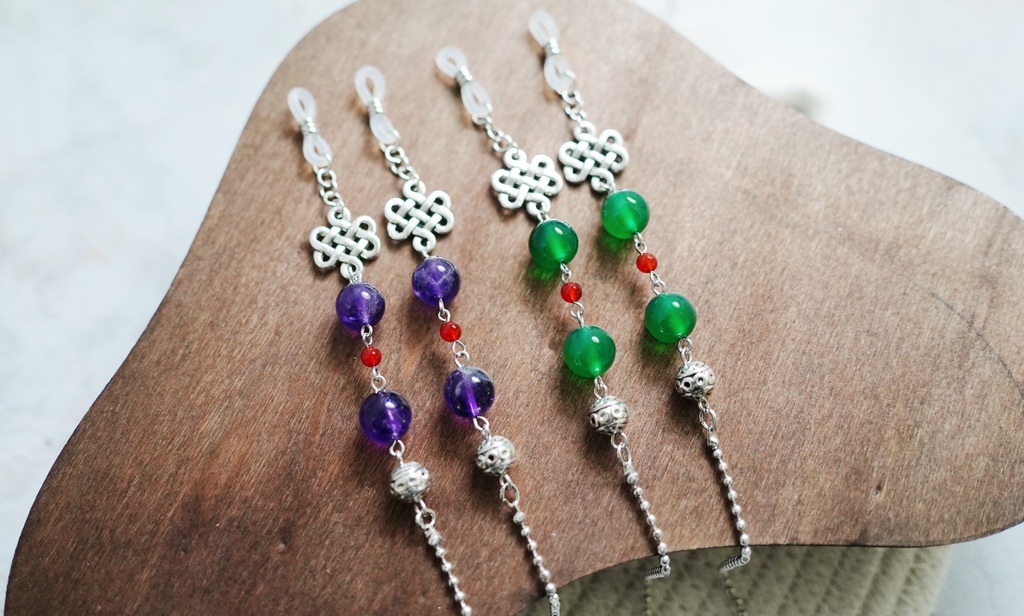 天然石とチャイニーズニットの眼鏡チェーン